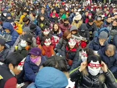 Тисячі людей у Сеулі вийшли на антипрезидентський мітинг