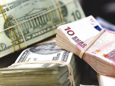 Курс гривні до долара несуттєво впав