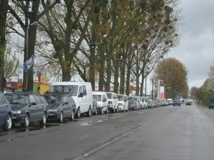 На кордоні з Польщею у черзі застрягли 200 автомобілів