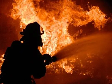 Масштабну пожежу у складах колишнього хлібокомбінату на Хмельниччині ліквідували