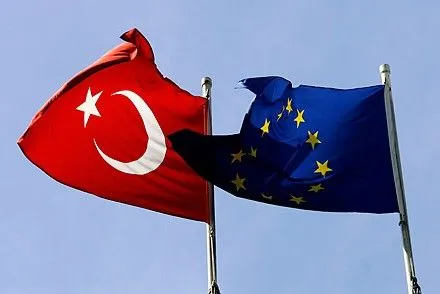Анкара заявила о "непростом периоде" в отношениях с ЕС