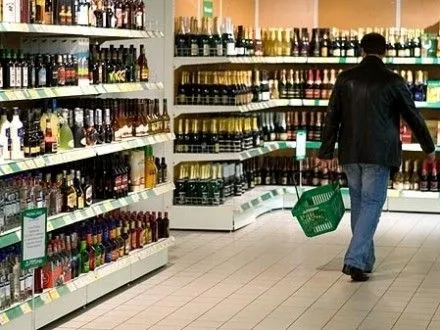 У Держпродспоживслужбі запропонували боротися з прихованою рекламою алкоголю підвищенням штрафів