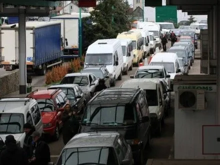 Более 1 тыс. автомобилей застряли в очередях на границе с Польшей - ГПСУ