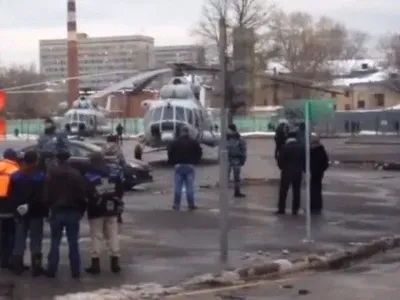 В центре Москвы приземлились три вертолета
