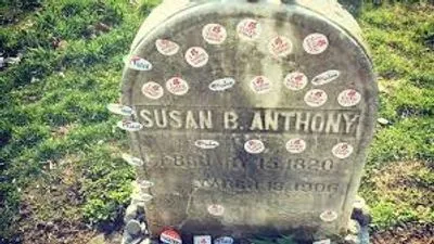Жителі американського міста Рочестер в день виборів вирушать до могили відомої американської суфражистки