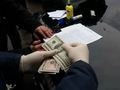 Працівника виконавчої служби затримали на хабарі у Львові