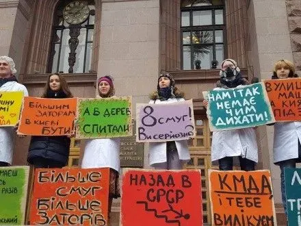 aktivisti-bilya-kmda-vimagali-ne-rozshiryuvati-dorogu-na-golosiyivskomu-prospekti
