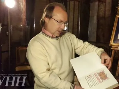Автентичні копії стародавніх рукописів презентували у Софії Київській