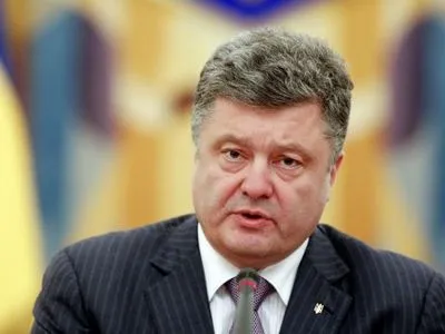 П.Порошенко поблагодарил посла США за заявление о продлении санкций против РФ (дополнено)