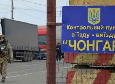 На адмінмежі з Кримом виявили іноземку без необхідних документів та з підробленими відмітками ДПСУ