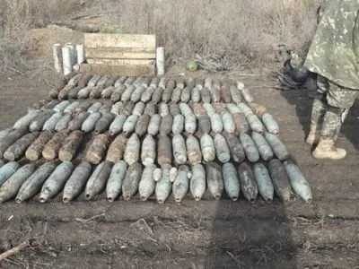 СБУ виявили три схованки з боєприпасами в районі АТО