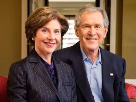 Джордж Буш-младший с супругой проголосовали за Х.Клинтон
