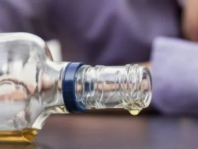 Кількість загиблих від отруєння алкоголем в Україні зросла до 69 осіб