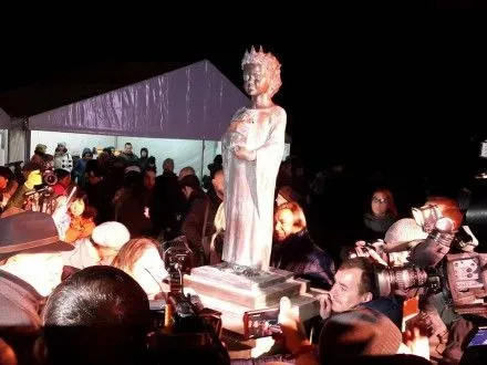 У Києві відкрили пам'ятник Анні Ярославні