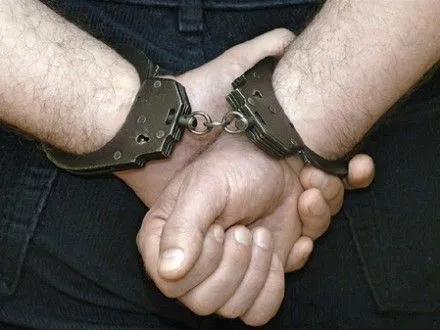 Патрульные задержали восемь раз судимого и разыскиваемого грабителя в Житомире