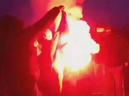 На Марші незалежності у Варшаві спалили український прапор
