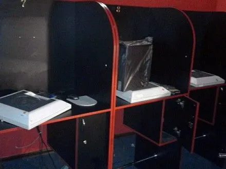 На Хмельнитчине правоохранители закрыли заведение с игровыми автоматами