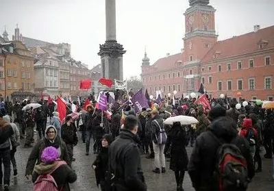 Около тысячи человек собрались на антифашистский марш в Варшаве