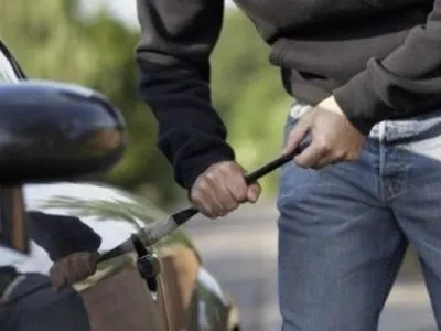 Подростков осудили за похищение авто в Днепропетровской области