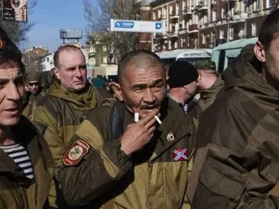 Более тысячи боевиков в "ЛНР" отказались продлевать "контракт" на службу