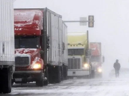 Из-за ухудшения погодных условий могут ограничить въезд грузовиков в Киев