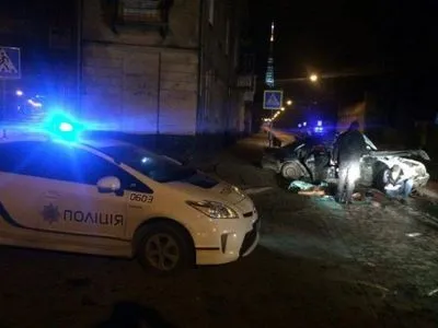 В ночной аварии во Львове погибла девушка