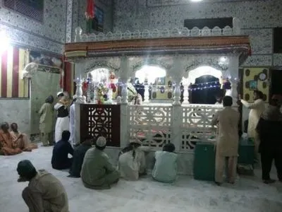 Внаслідок вибуху в дворі храму в Пакистані загинуло 30 осіб