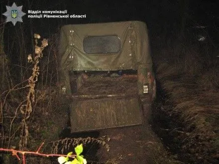 Полиция устроила погоню за незаконными лесорубами неподалеку от Ровно