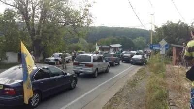 Автомобилисты заблокировали дорогу перед пунктом пропуска "Ужгород"