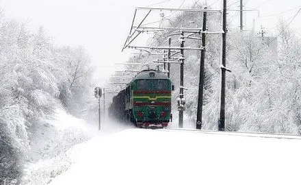 Потяг Трускавець-Дніпропетровськ затримався у дорозі через негоду
