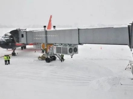 Из-за непогоды во Львовском аэропорту отменили несколько рейсов
