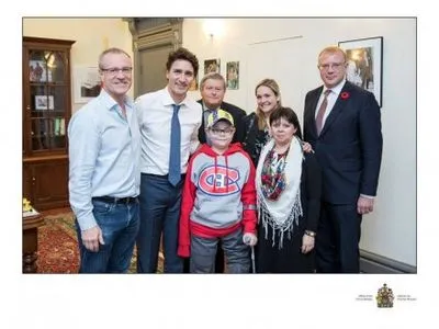 П.Порошенко поблагодарил Канаду за помощь пострадавшему на Донбассе мальчику