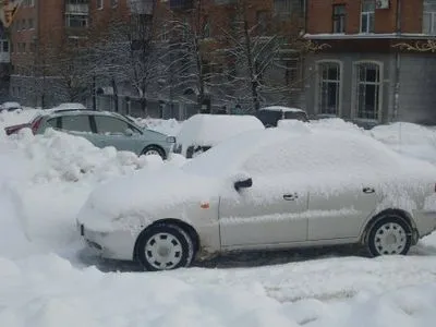 Киевлян предупредили об эвакуации автомобилей, которые будут мешать убирать снег