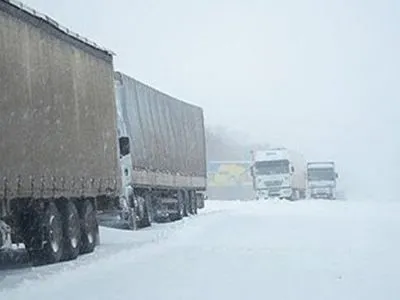 КМДА: завтра вранці вантажівкам закриють в'їзд до Києва