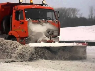 Для борьбы со снегом в Киеве задействуют 600 единиц техники