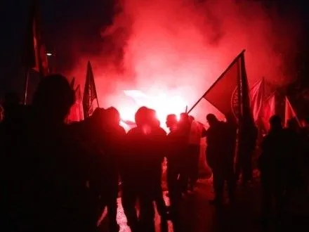 Польская полиция: сожженный в Варшаве флаг может быть не украинским