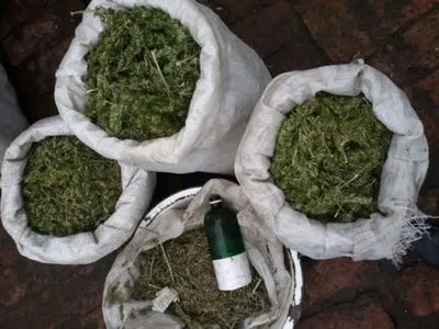 Сумська поліція вилучила наркосировину на 100 тис. грн