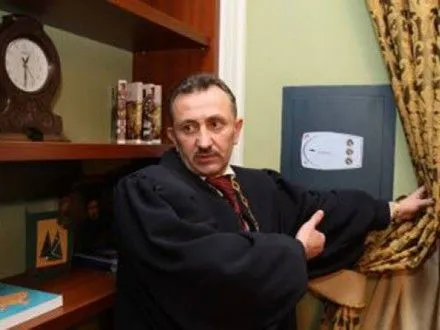 Скандальный экс-судья И.Зварич подал в суд, чтобы восстановиться на работе
