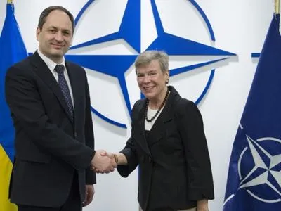 Комиссия НАТО-Украина обсудила ситуацию на востоке Украины