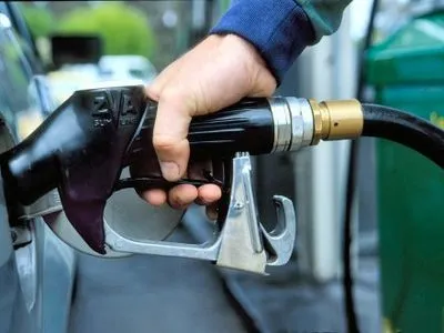Цены на бензин и дизтопливо в течение недели несколько снизились
