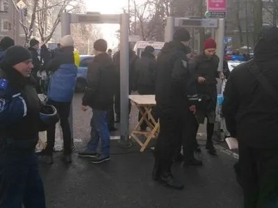 Травматическое оружие обнаружили у нескольких участников акций в центре Киева