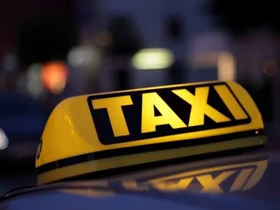 У таксиста из Ровно отобрали автомобиль и всю выручку