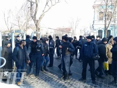 Люди від готелю "Дніпро" рушили до урядового кварталу