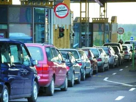 На українсько-польському кордоні в черзі стоять 565 автомобілів