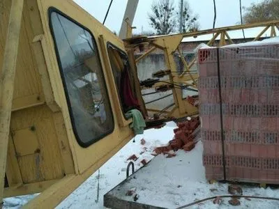 На будівельника у Львові впав кран на новобудові
