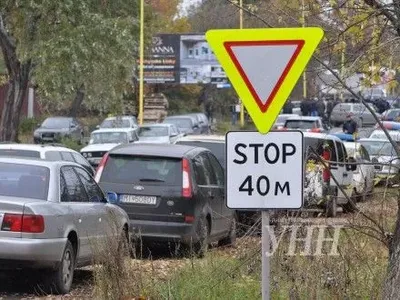 Пятые сутки на границе со Словакией и Румынией заблокированы два пункта пропуска