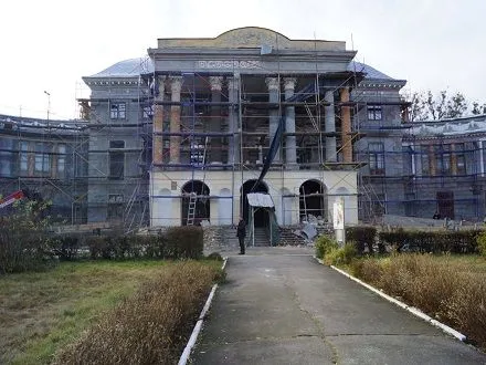 Представники ЄС проінспектували реконструкцію палацу на Вінниччині