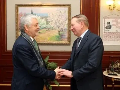 Л.Кучма обсудил с послом Польши ход  выполнения минских соглашений