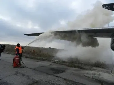 Рятувальники у Херсоні вчились гасити пожежу літака