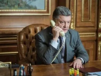В АП обнародовали отрывок "разговора" П.Порошенко с пранкером, который не отцензурировал Кремль